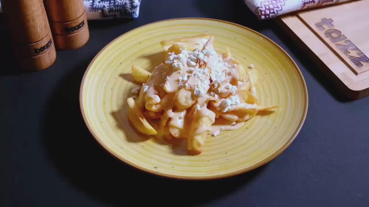 Cartofi prăjiți cu salsa de queso