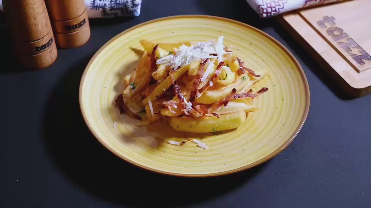 Cartofi prăjiți cu usturoi și bacon crocant