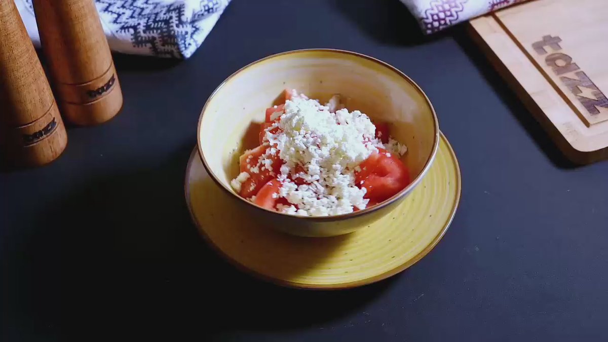 Salată de roșii cu brânză