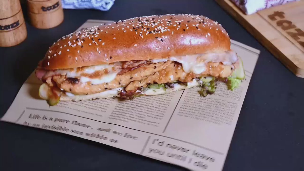 Sandwich cu șnitel crocant și bacon