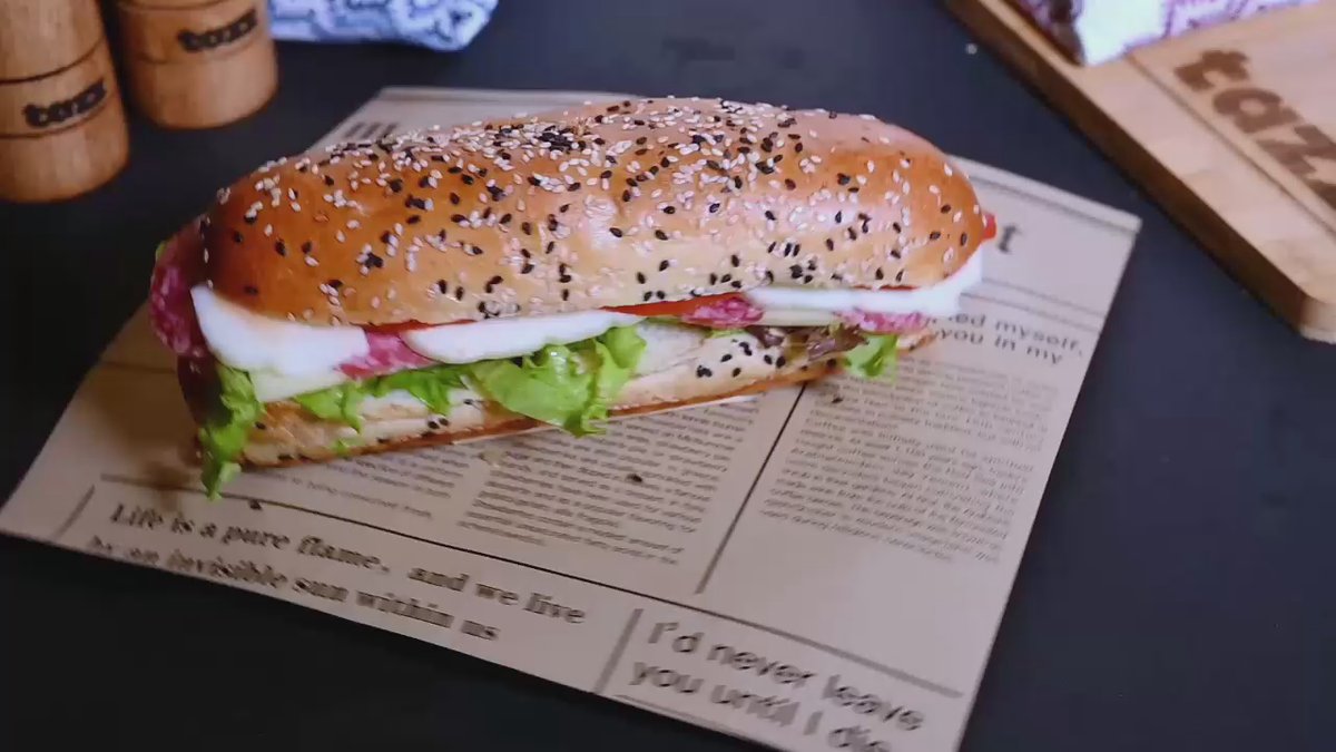 Sandwich cu salam și mozzarella