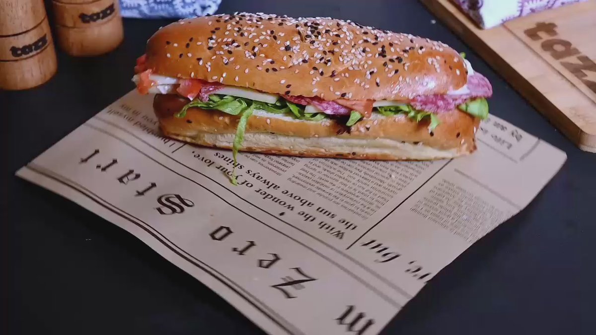 Sandwich cu salam, jalapeno și mozzarella