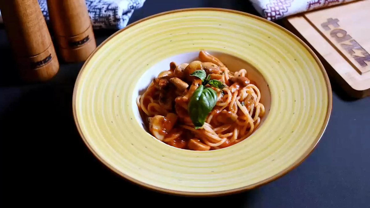 Spaghetti cu sos napoli și ciuperci (post)