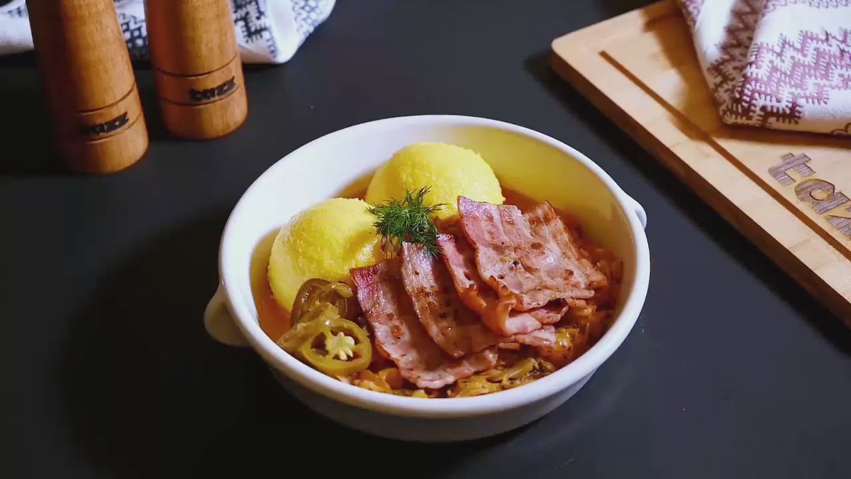 Vărzică perpelită la cuptor cu bacon afumat la grill și jalapeno