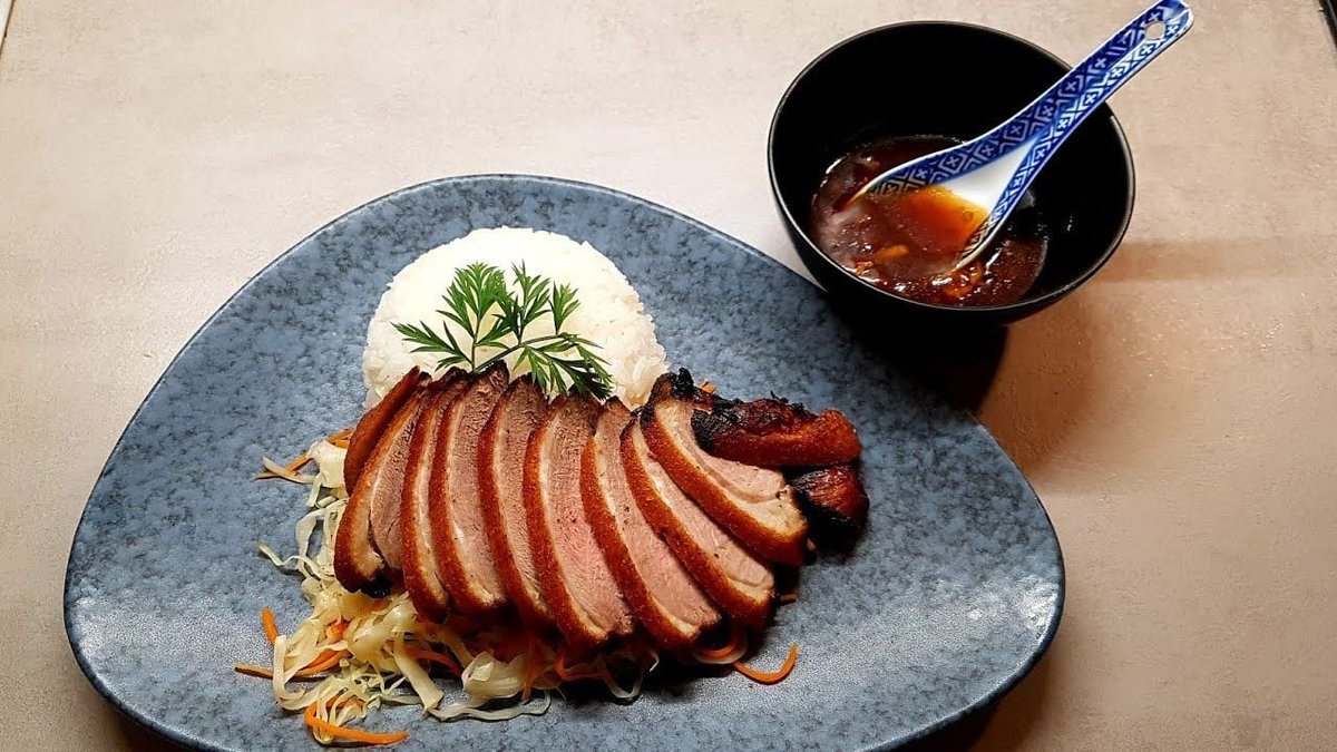 Crispy duck with honey sauce