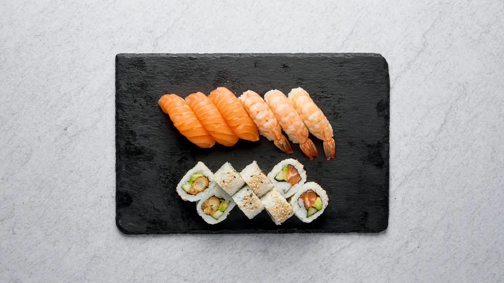 Lax and Räkor Sushi