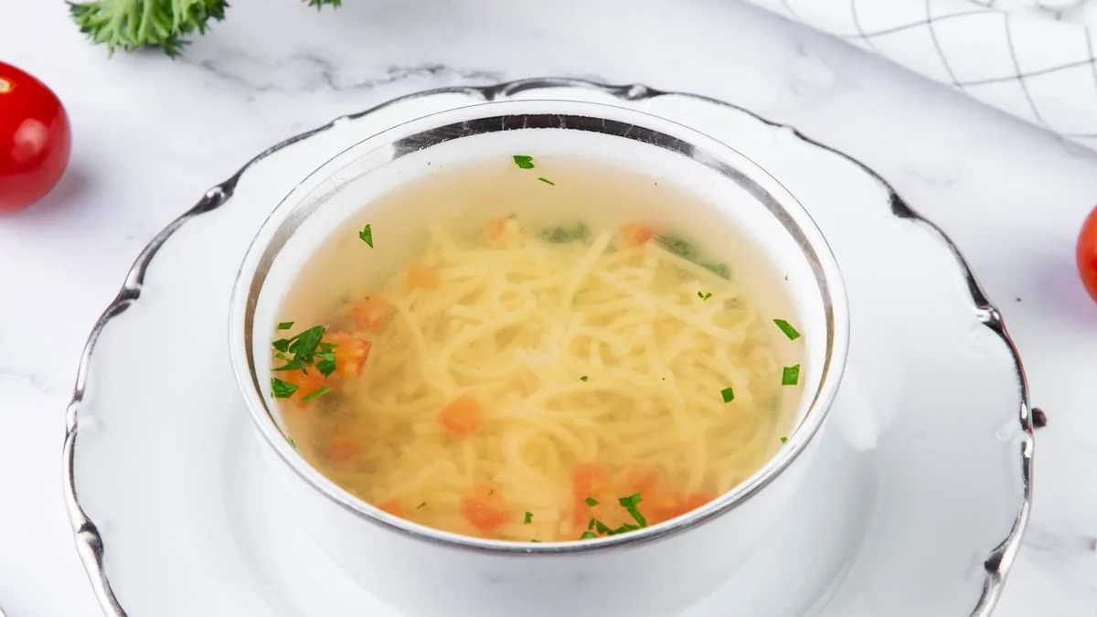 Домашний куриный супчик с лапшой/ Homemade chicken noodle soup