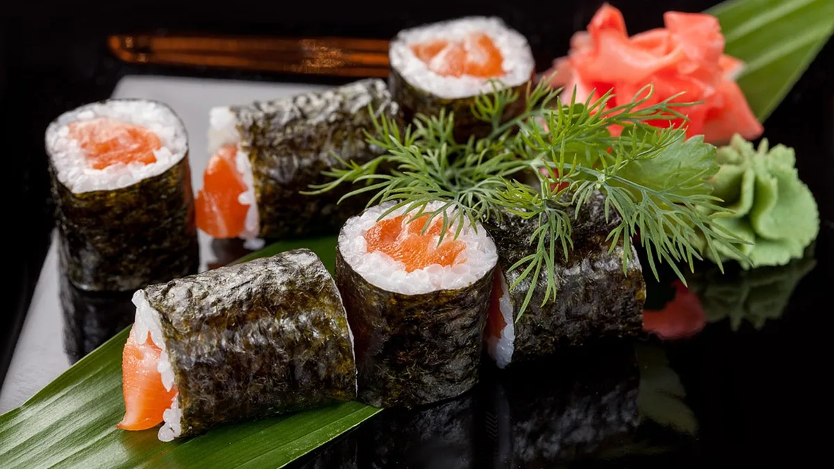 Ролл с лососем/SAKE MAKI