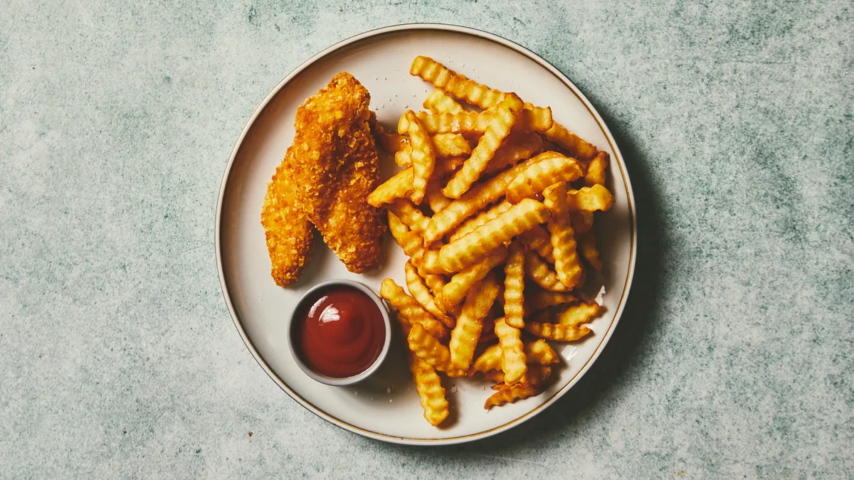 #21 Pommes frites m kylling