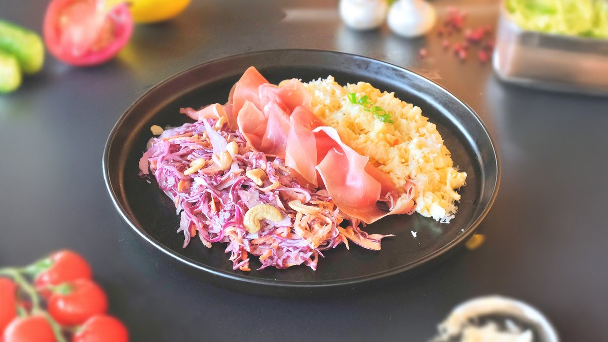 Papara cu Jambon si salata de varza rosie cu Mere si Caju 350g