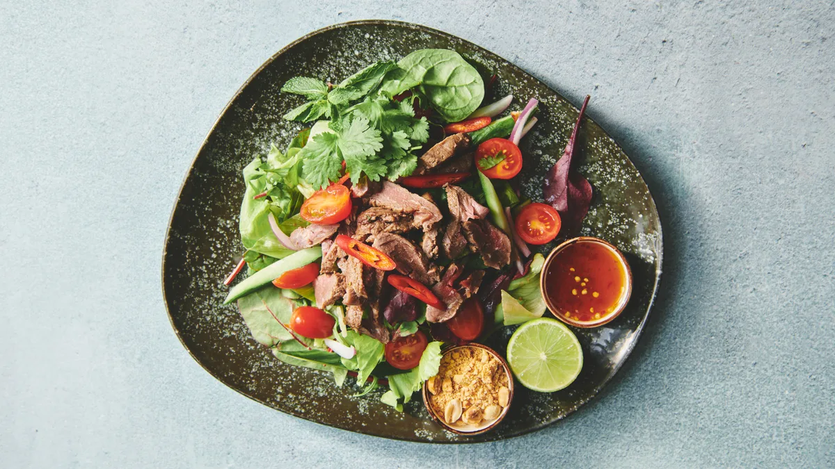 9. Oksekød salat