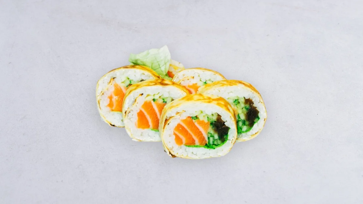 Fusion tamago roll