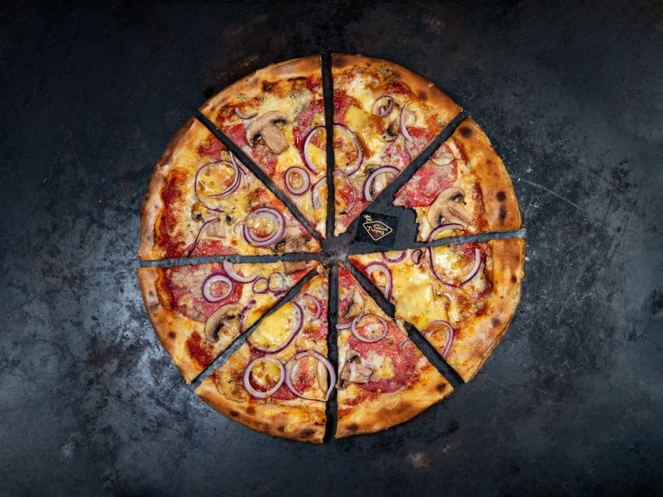 10 , Pizza Bačovská Normal