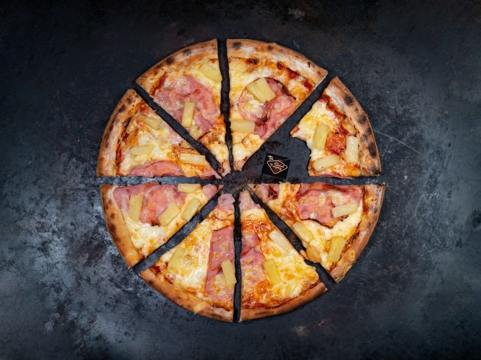 3 . Pizza Hawai Family
