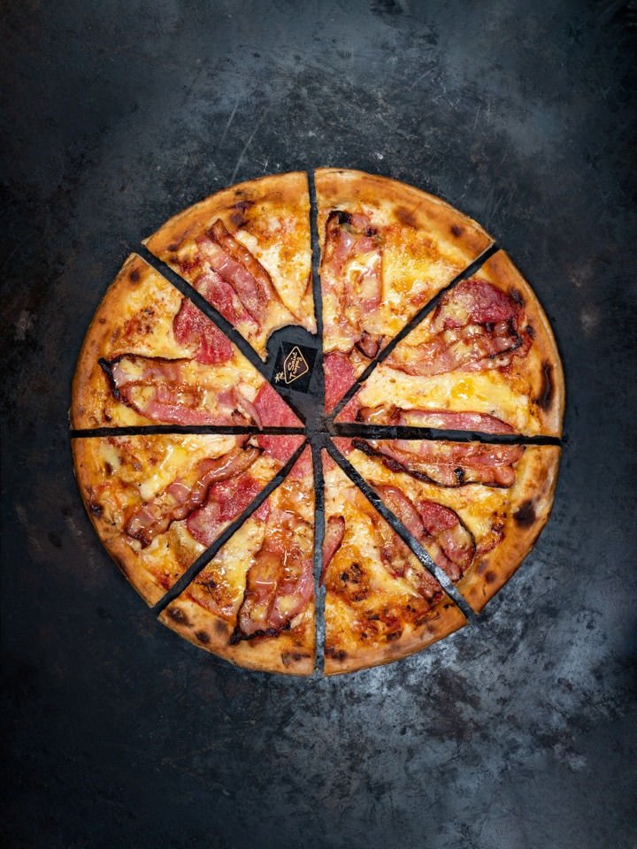 4 . Pizza Slaninka Normal