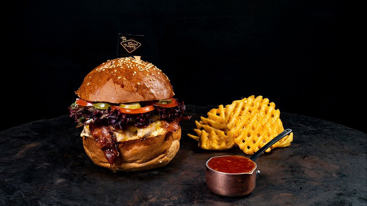Chicken fresh burger + zemiakové lyžičky + dressing