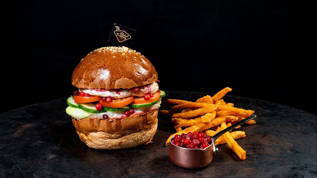 Encian Burger + zemiakové  lyžičky + dressing