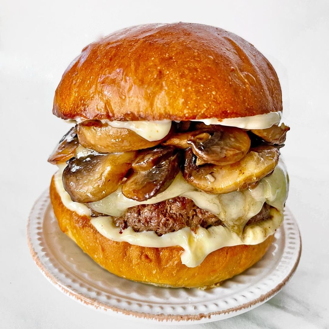 Grilled mashroom burger + zemiakové lyžičky + dressing