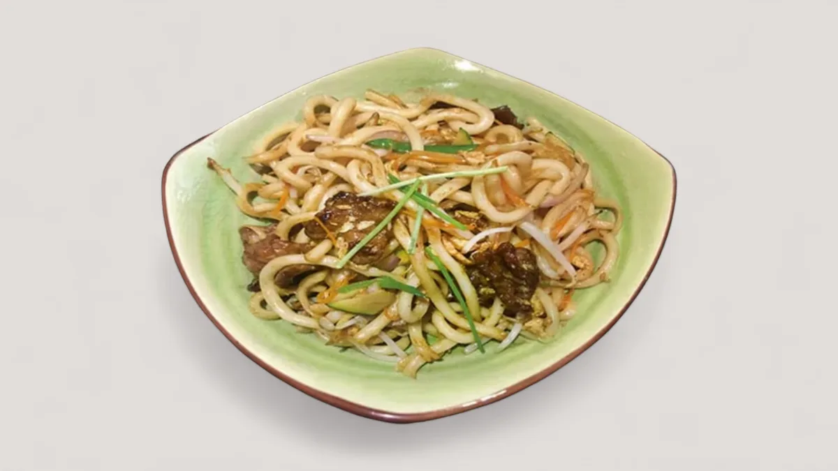Pirítot udon marhával