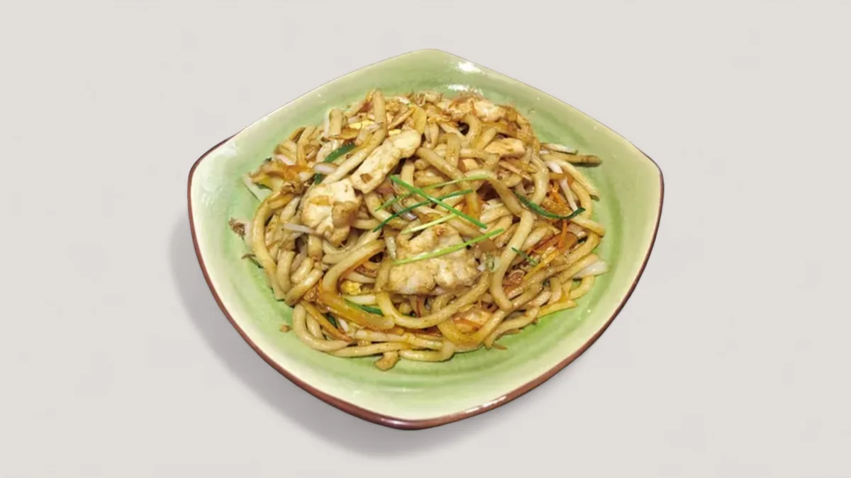 Pirított udon csirkével