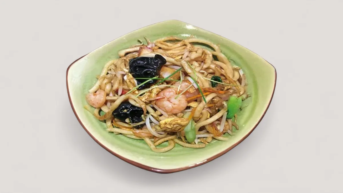 Pirított udon tenger gyümölcseivel