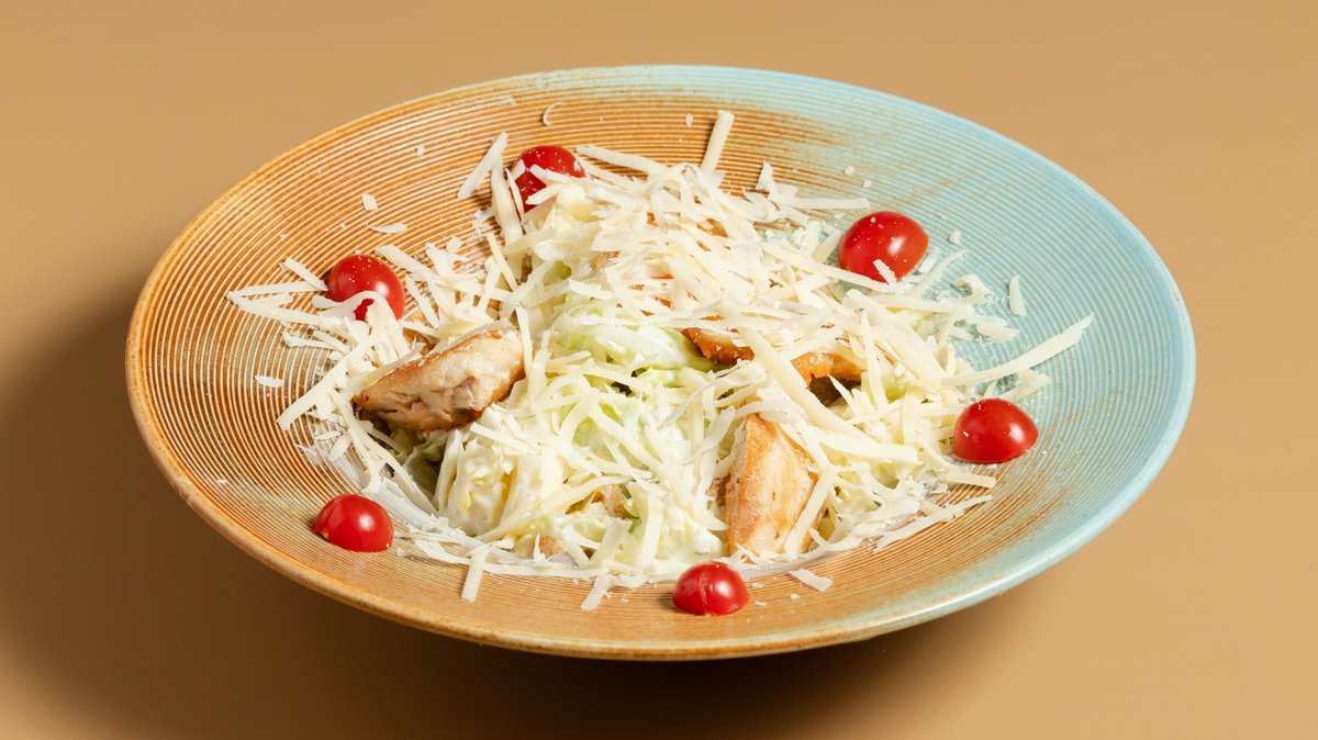 Sezar Toyuq Salatı