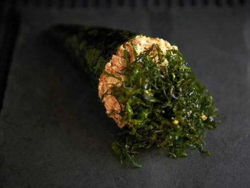 Temaki com Salmão e Crispy de Couve