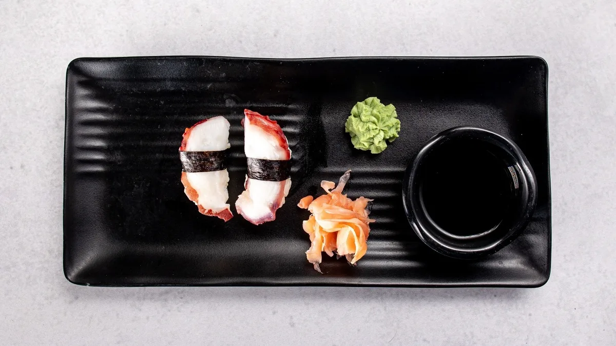 N4.Nigiri Tako