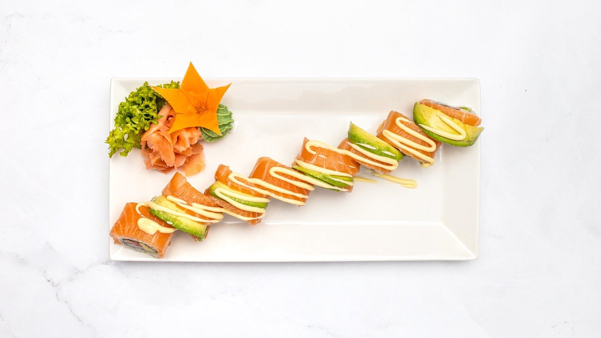 Uramaki salmon roll