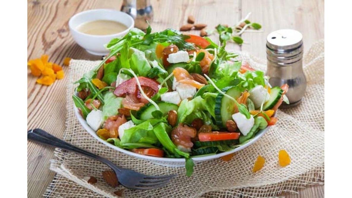 Nr.3 - SALMON SALAD (317 cal)