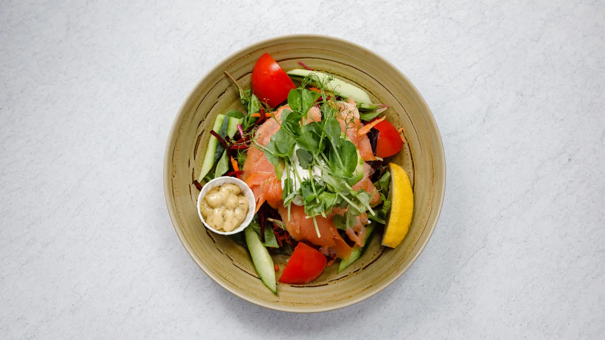 Varmrökt Laxsallad