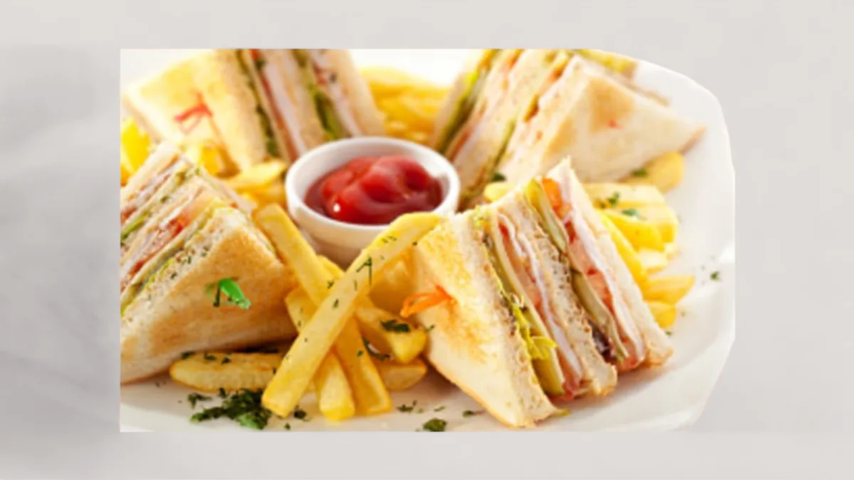 Omelette Bacon Club Sandwich