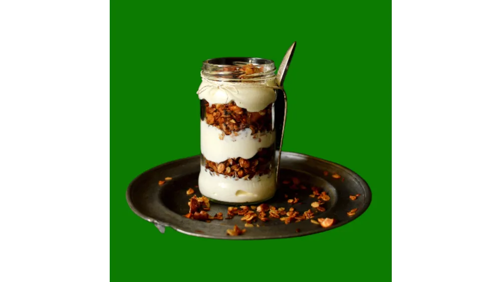 Granola z sosem pistacjowym