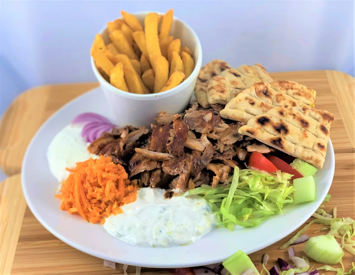 Nagy Gyros tál + 0,5l üdítő
