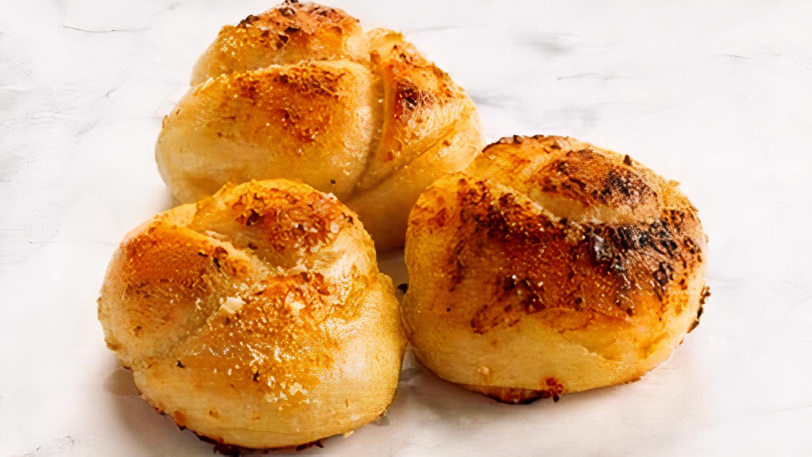 3 Garlic Knots