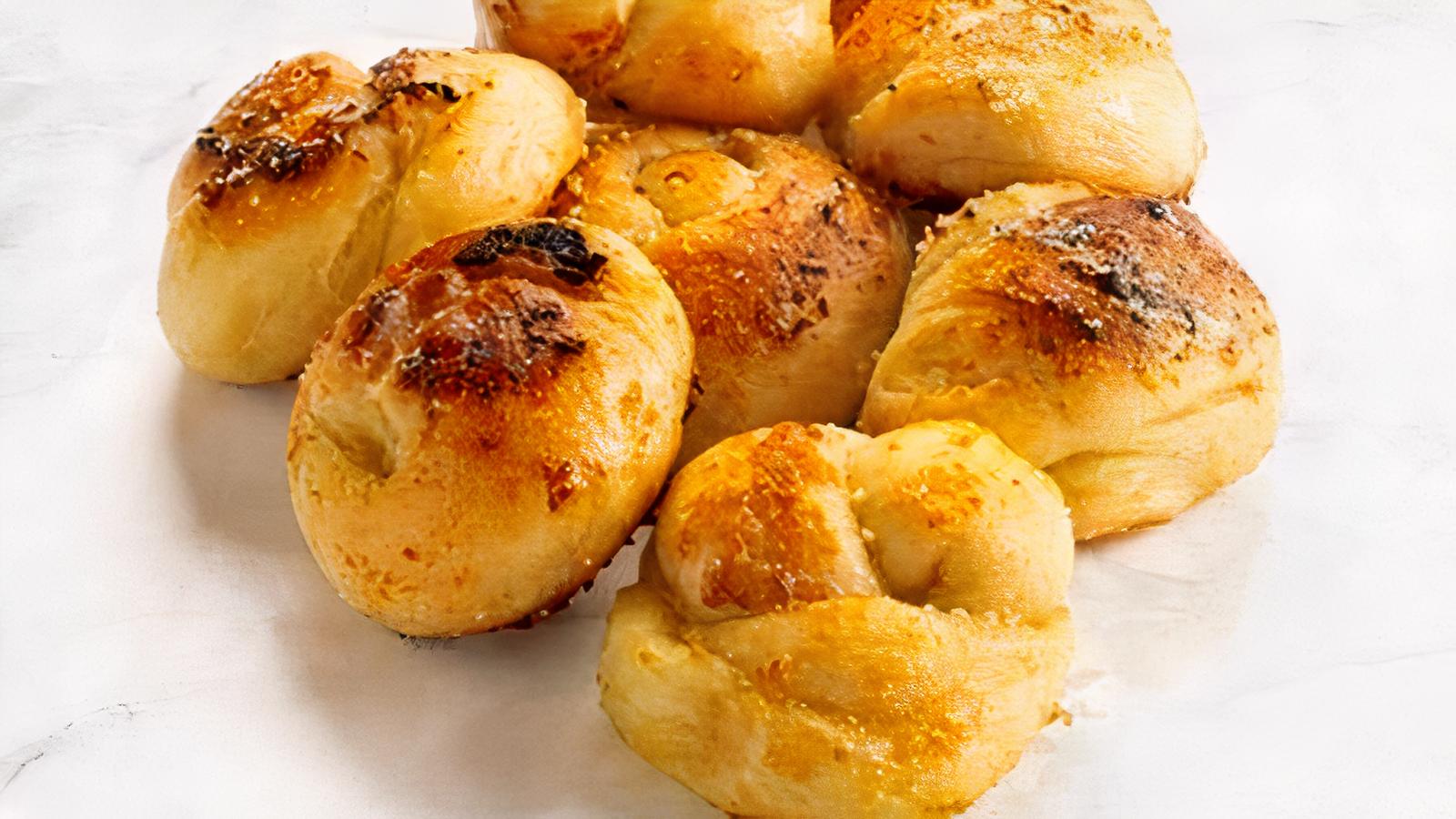 6 Garlic Knots