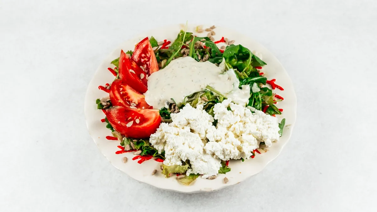 Salata sa sirom