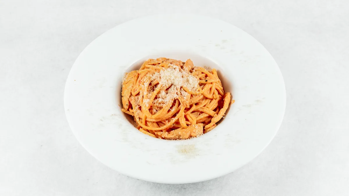 Spaghetti s piletinom u mliječnom umaku