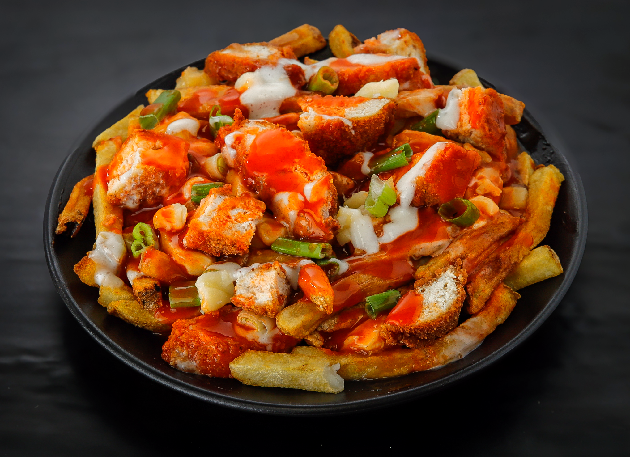 Buffalo Chicken Poutine (Halal)