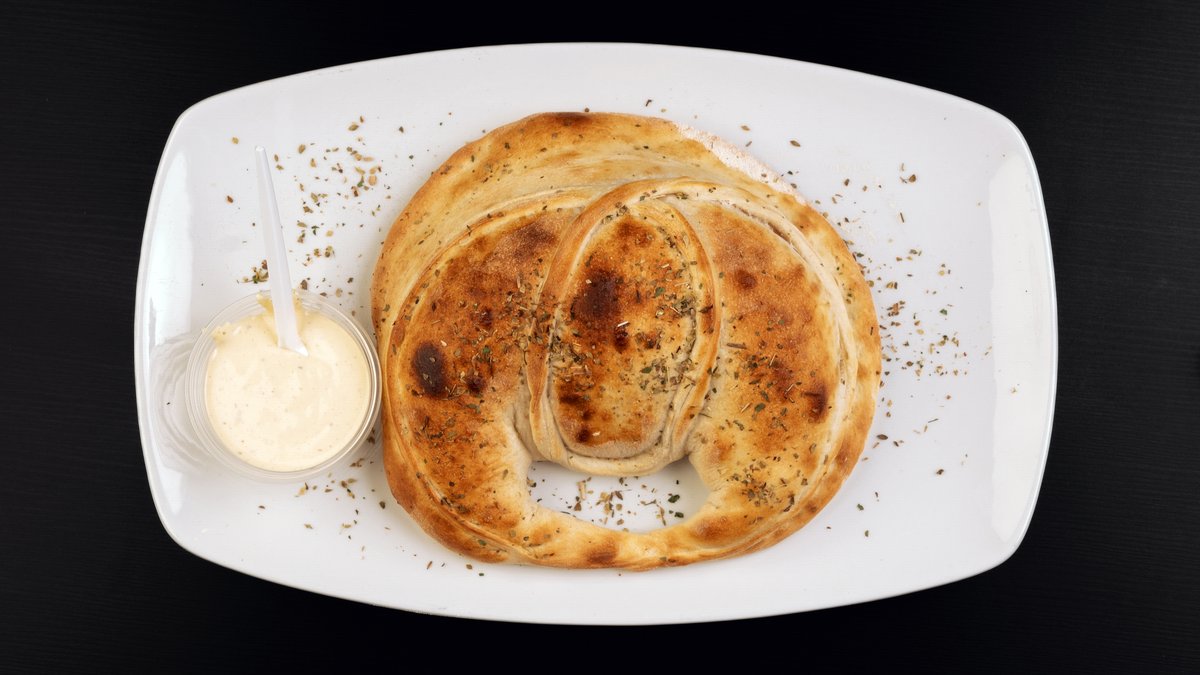 3. Calzone (Innbakt)