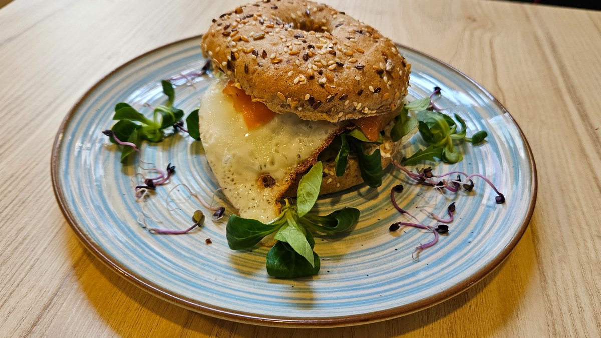 Ham and Eggs bagel