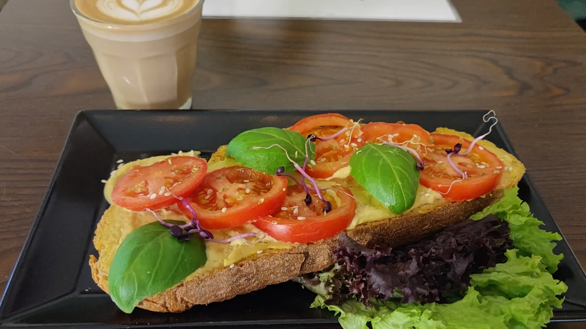 Hummusz Toast