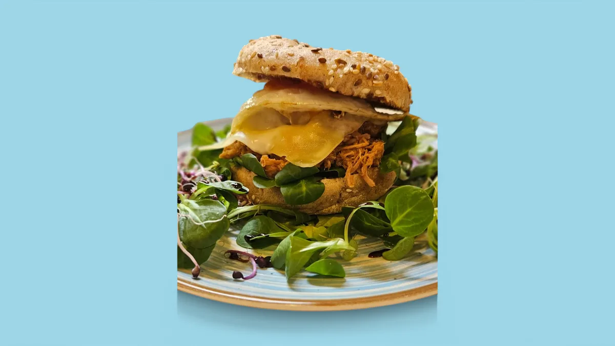 Pulled Beef Bagel