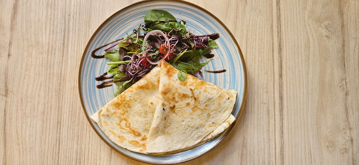 Spenótos, feta sajtos quasadilla