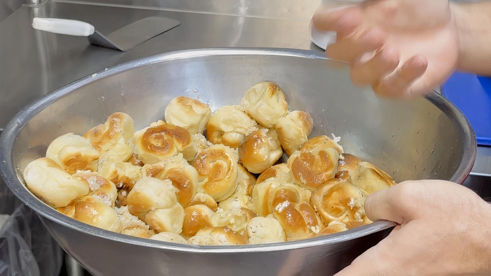 Garlic Knots (6)