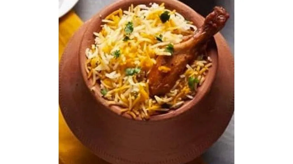 ChickenBiryani with Raita ( with bone )
