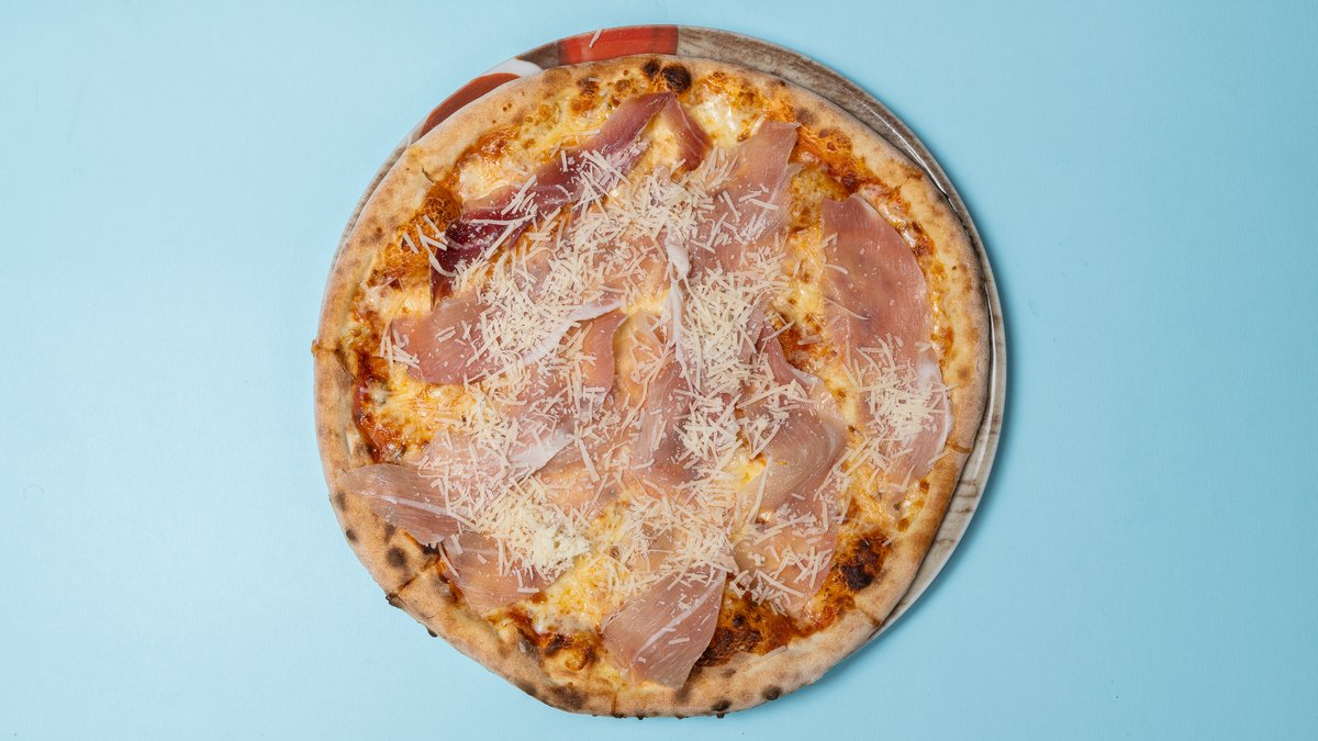 Pizza with Raw Ham