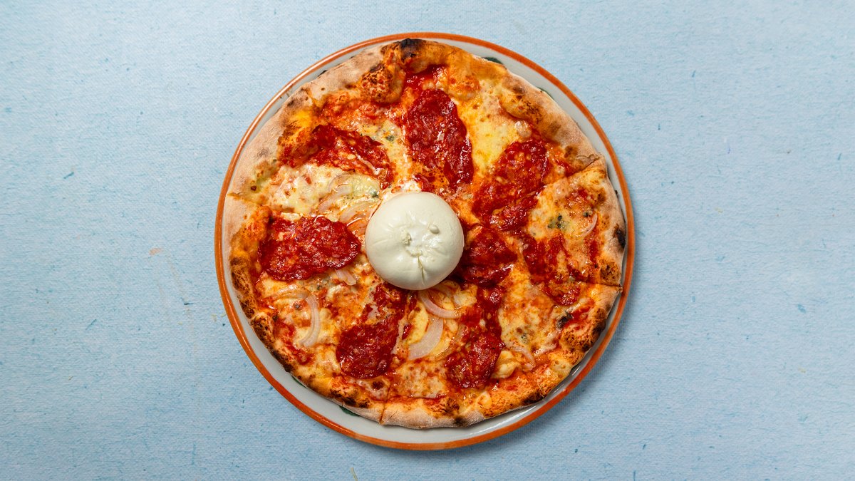 Spianta Pizza with Gorgonzola, Burrata and Onions