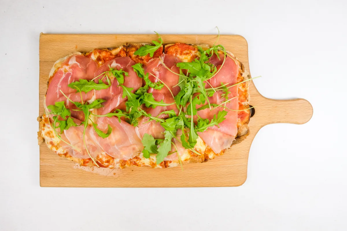 Pinsa crudo e rucola
