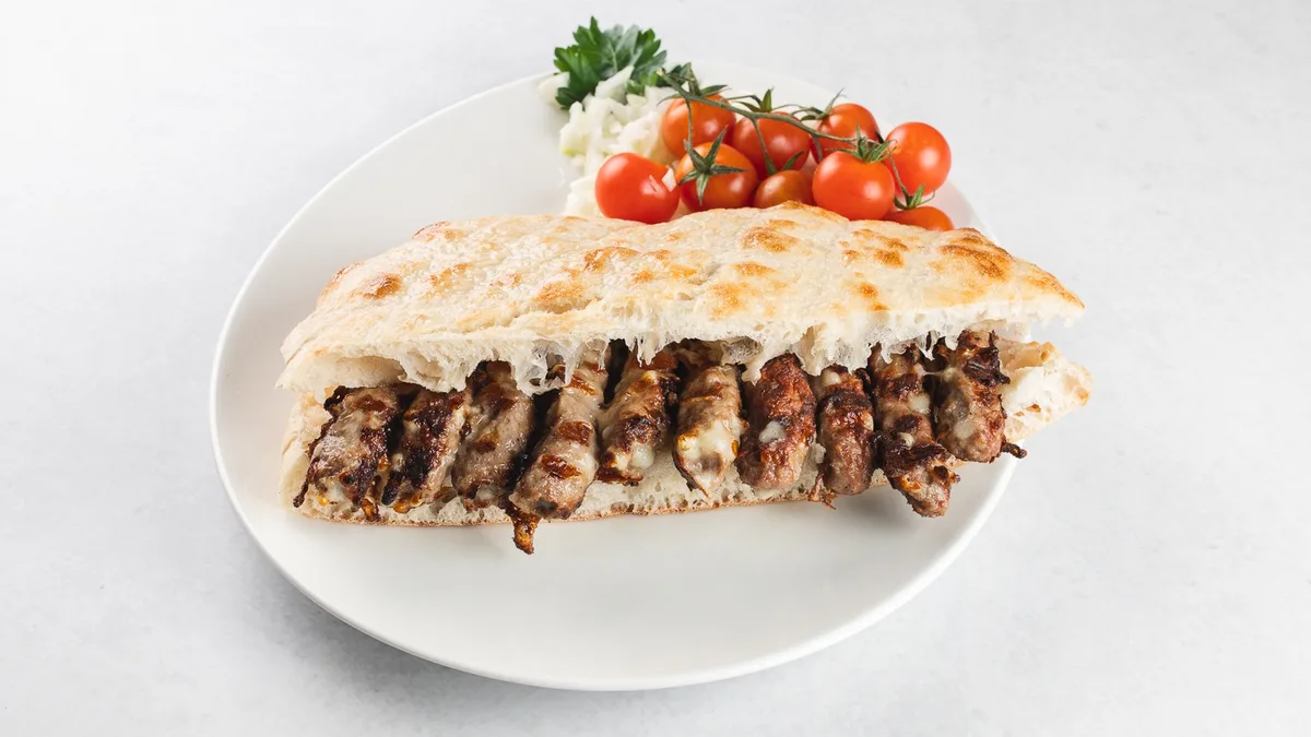 10 čevapčičev s sirom v lepinji (250 g)